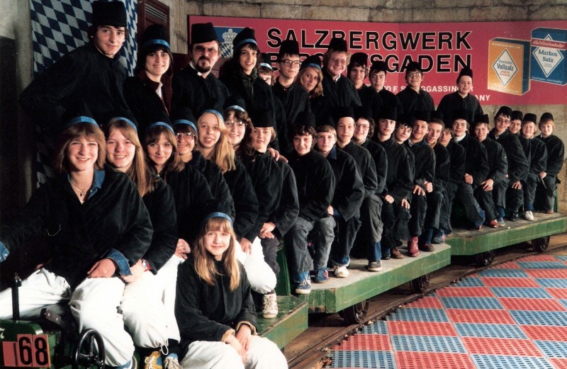 Klassenfoto der R8e auf der Klassenfahrt 1979 im Salzbergwerk
